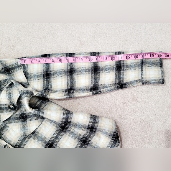 E & M Women’s Plaid Button-Down Shacket – 100% Cotton – Size Small - Picture 10 of 13